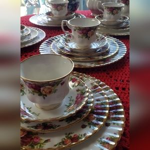 4 Set of beautiful Royal Albert 5 settings